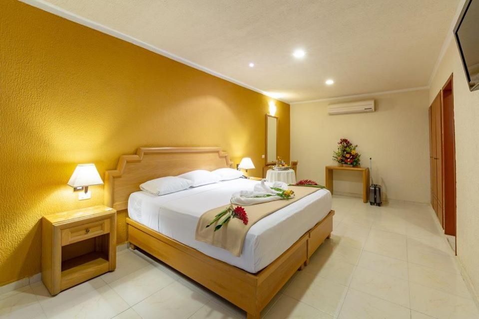 Tecnohotel Itzáes Mérida Exterior foto