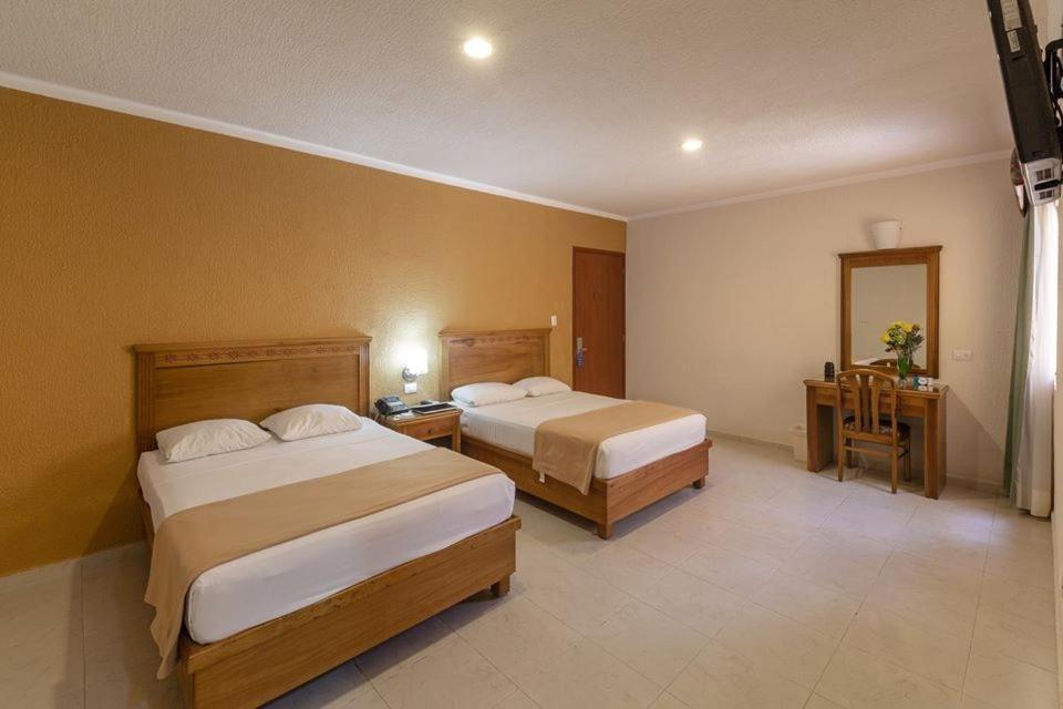 Tecnohotel Itzáes Mérida Exterior foto